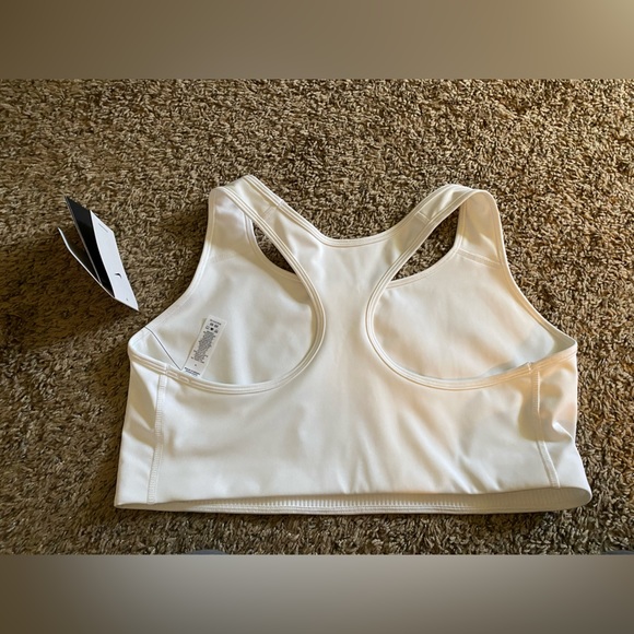 Nike Swoosh Bra - Picture 2 of 3